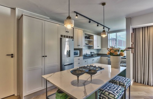 Cape Town City Centre Apartment | Contemporary 1 Bedroom Apartment in Gardens, with parking & WiFi