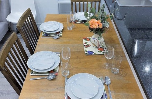 Greenwich West Apartment | Contemporary 2 BED Flat Heart OF Lewisham - 5 Mins From Station!