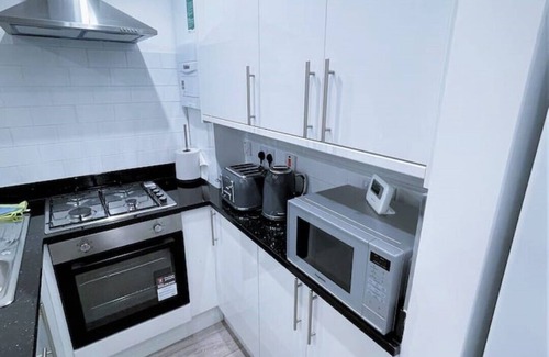 Greenwich West Apartment | Contemporary 2 BED Flat Heart OF Lewisham - 5 Mins From Station!