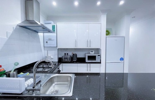 Greenwich West Apartment | Contemporary 2 BED Flat Heart OF Lewisham - 5 Mins From Station!