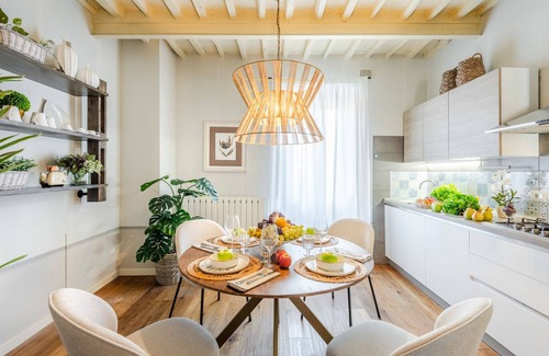 Montecarlo Apartment | Contemporary 2 Bedrooms Apartment in Montecarlo