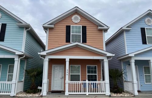 Myrtle Beach House | Contemporary 2-BR cottage, 2 Blocks to Beach