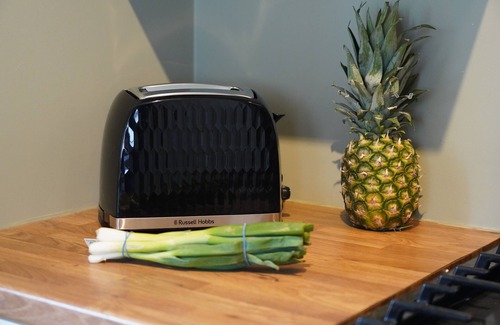 Maidstone Apartment | Contemporary 2 Bed Apartment With Private Garden