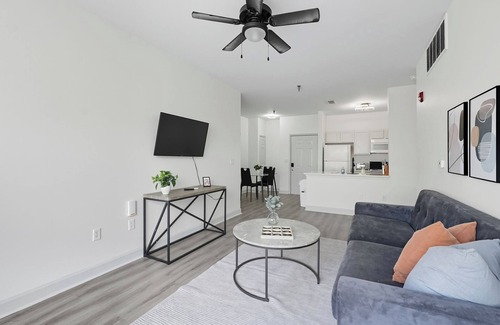 University District Apartment | Contemporary 2BR/2BA with Great Amenities