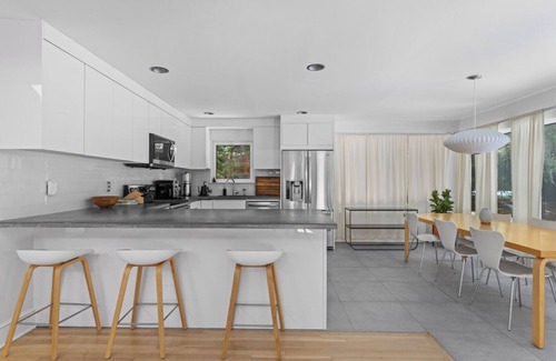 Quogue House | Contemporary 3BR Getaway in Quogue with Heated Pool