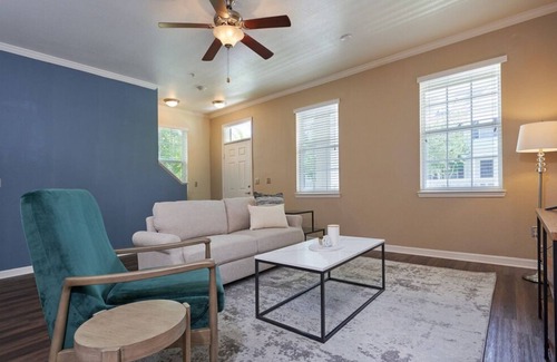 Baldwin Park Apartment | Contemporary 3BR, in unit Washer/Dryer, FREE parking with all amenities!