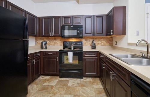 Baldwin Park Apartment | Contemporary 3BR, in unit Washer/Dryer, FREE parking with all amenities!