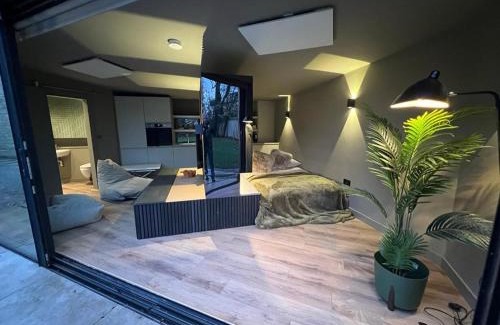 Woodstock Apartment | Contemporary Annex