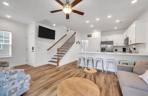Myrtle Beach House | Contemporary Beach House in Central MB