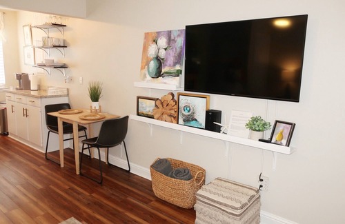 Biloxi Apartment | Contemporary Biloxi Condo for 2 - Oak Shores