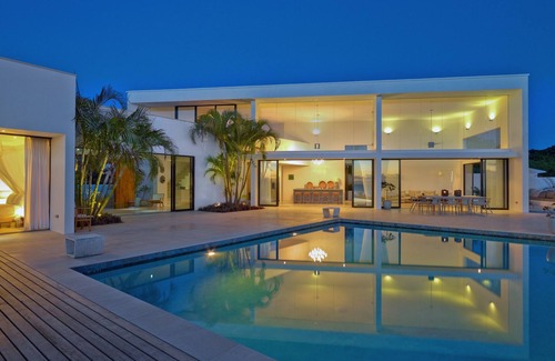 Weston Villa | Contemporary design 4 bedroom villa with stunning views