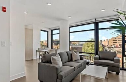 Le Droit Park Bed & Breakfast | Contemporary | Downtown | Views | Luxury