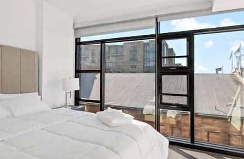 Le Droit Park Bed & Breakfast | Contemporary | Downtown | Views | Luxury