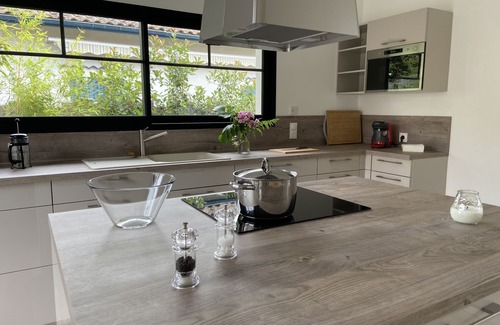 Andernos-les-Bains Villa | Contemporary villa with jacuzzi 300m from the beach
