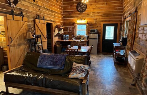 Anna Cabin | Contemporary Glamping with Native American Appeal