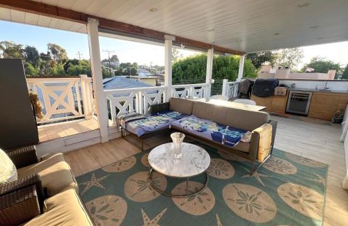 Ocean Park House | Contemporary Guest Studio with Roof-top Deck Walk to Santa Monica Beach