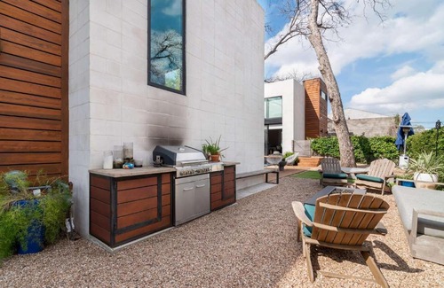 Holly House | Contemporary Home In Downtown Austin