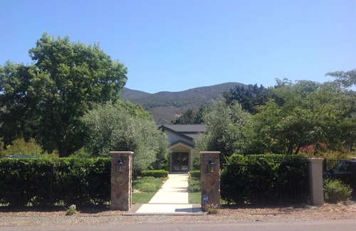 Coombsville House | Contemporary home minutes from downtown Napa!