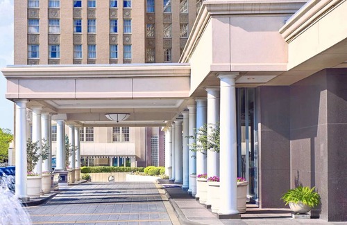 Central West End Apartment | Contemporary Hotel in Central West End district! Parking, Pool & Cinema Onsite!