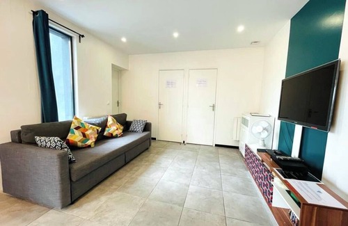 Saint-Denis House | Contemporary House Stadium of France