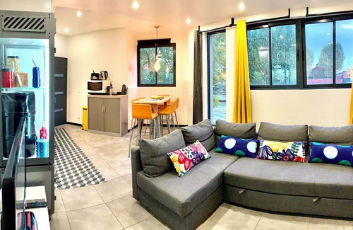 Saint-Denis House | Contemporary House Stadium of France