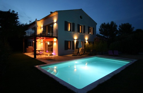 Eygalieres House | Contemporary house in the village of Eygalières, air-conditioned, private pool