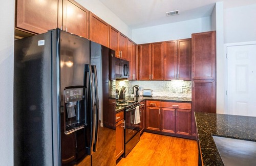 Barker Apartment | Contemporary large 1BR, in unit Washer/Dryer, FREE parking with all amenities!