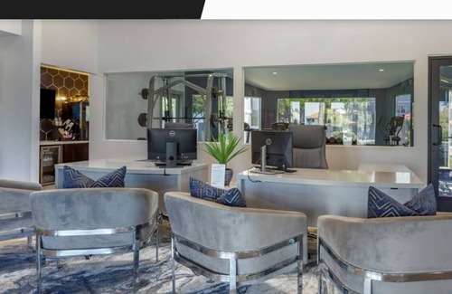 North Mountain Apartment | Contemporary large 1BR, in unit Washer/Dryer, FREE parking with all amenities!