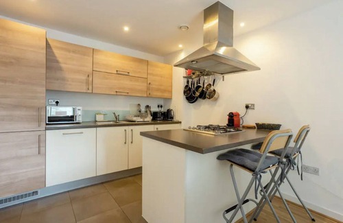 Bromley North Apartment | Contemporary London Apartment with great transport links into Central London