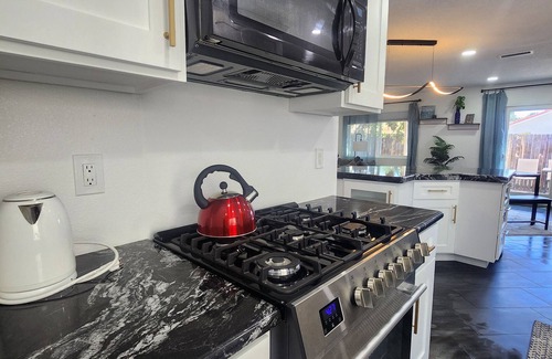 Northeast Heights House | Contemporary Monochrome Retreat With 4beds & POOL