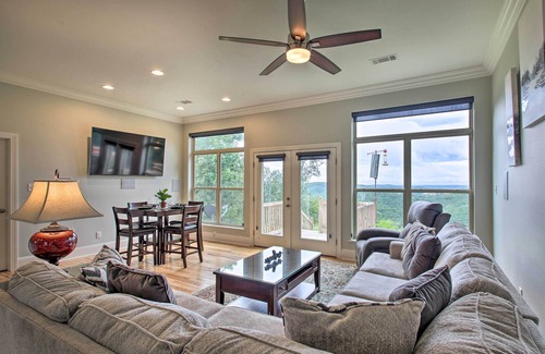 Hot Springs Cabin | Contemporary Mountaintop Cabin: 6 Mi to Nat’l Park