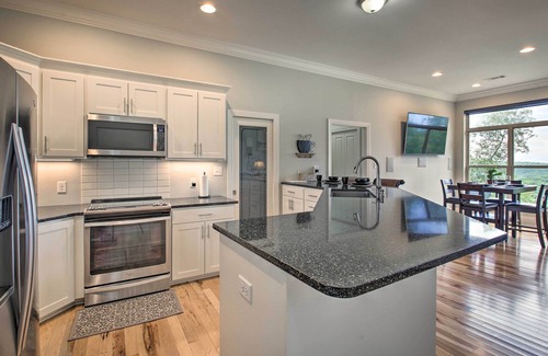 Hot Springs Cabin | Contemporary Mountaintop Cabin: 6 Mi to Nat’l Park