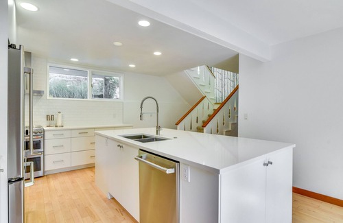 Sylvan-Highlands House | Contemporary Portland Retreat w/Forest Views