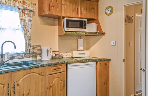 Dolgellau House | Contemporary, stylish caravan with one double and one twin.