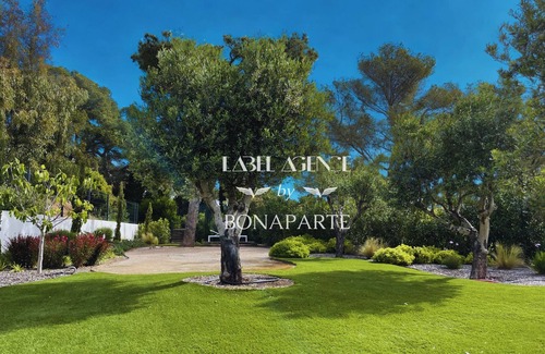 La Nartelle Villa | Contemporary villa near the beach with swimming pool and sea view - 5 suites