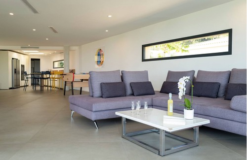 Ollioules Villa | Contemporary villa - 15 M swimming pool - large garden