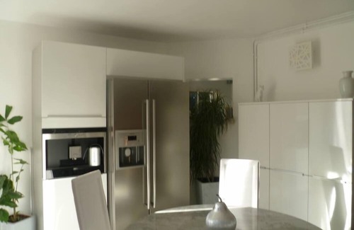 La Roque-sur-Pernes House | CONTEMPORARY VILLA, SWIMMING POOL, ASSURED CALM2 to10 persons