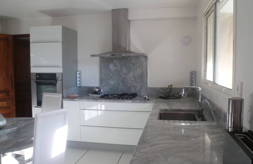 La Roque-sur-Pernes House | CONTEMPORARY VILLA, SWIMMING POOL, ASSURED CALM2 to10 persons