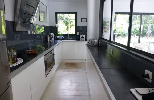 Clis House | Contemporary villa in the village of carractère