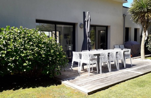 Clis House | Contemporary villa in the village of carractère