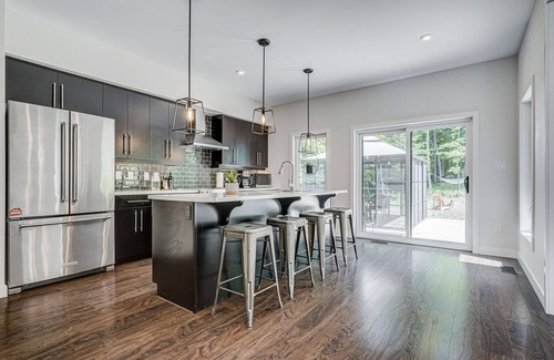 Huntsville House | Contemporary Villa Nordica, close to downtown/Beach/Free Provincial Park Pass