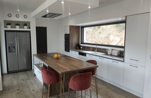 Ollioules Villa | Contemporary villa with heated pool just 10 minutes from the beach