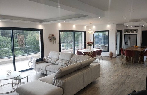 Ollioules Villa | Contemporary villa with heated pool just 10 minutes from the beach
