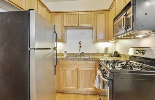 Guerneville House | Contente! Great for Groups and Families! Hot Tub, Game Room, Huge Yard and More!