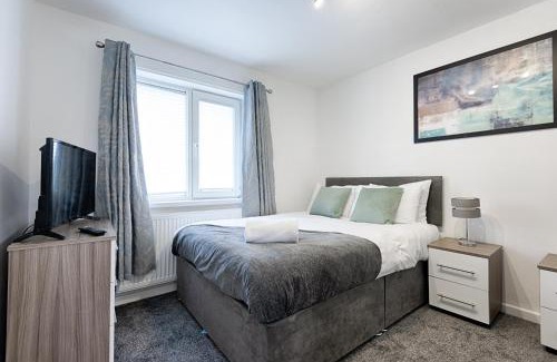 Sketty Apartment | Contractor Base - Parking - Garden - Hospital