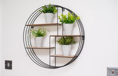 Morriston House | Contractor Stay - Parking - En-suites - TVs