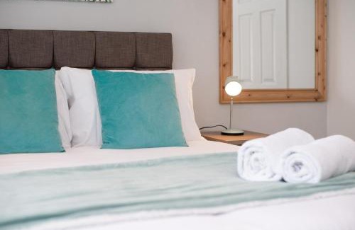 Morriston House | Contractor Stay - Parking - En-suites - TVs