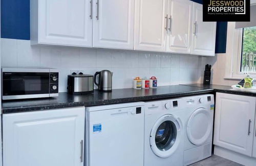 Luton Apartment | Contractors 3 Bed |WiFi | Sleeps 5 Long Term Stays
