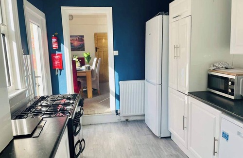 Luton Apartment | Contractors 3 Bed |WiFi | Sleeps 5 Long Term Stays