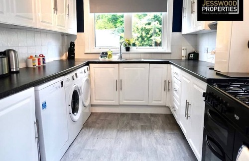 Luton Apartment | Contractors 3 Bed |WiFi | Sleeps 5 Long Term Stays